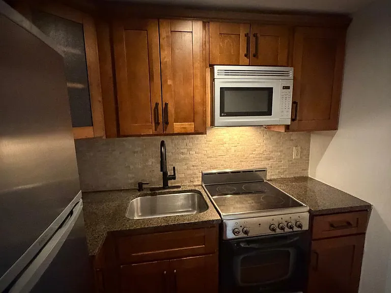 60 Parkway Dr E #8DD — Photo 2