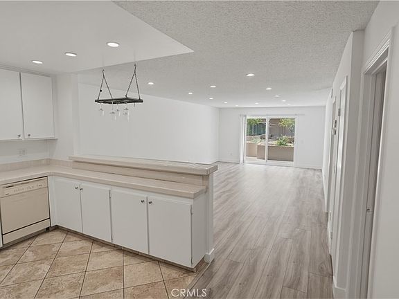 2nd image of 330 N Jackson St APT 116