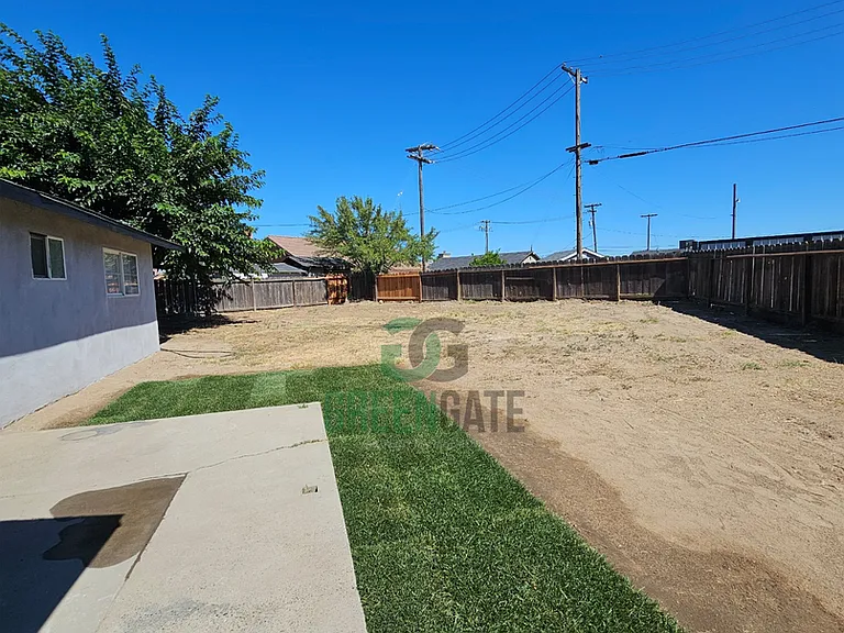 901 Valente Way — Photo 35
