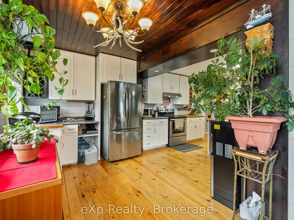 20 Sunnyshore Park Dr, McKellar, ON P2A 0B5