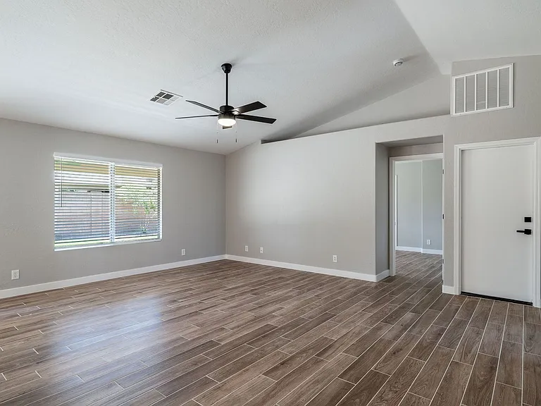 2883 E Oakland Ct — Photo 5