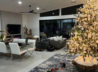 555 N Sunrise Way, Palm Springs, CA 92262