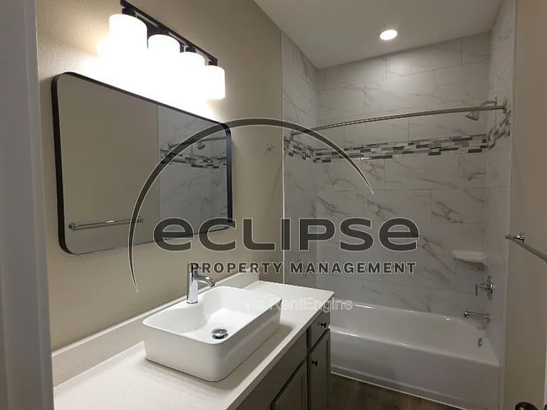 505 Washington Ave — Photo 10