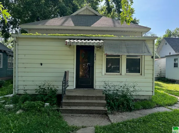 202 N 4th Ave, Washta, IA 51061