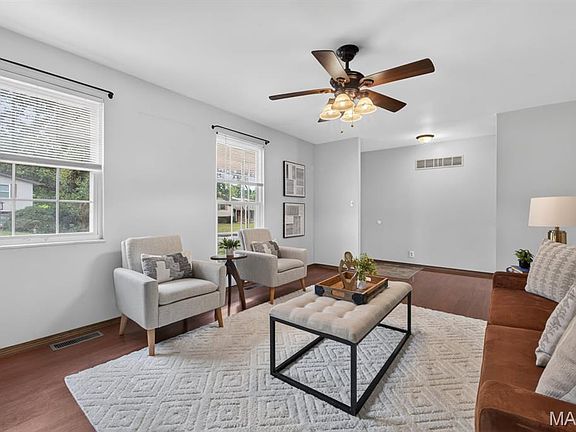 3rd image of 7 Oak Hill Ln