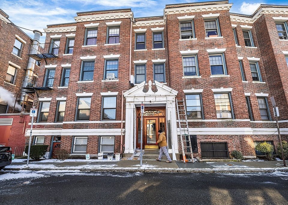 1st image of 100 Lanark Rd APT 8