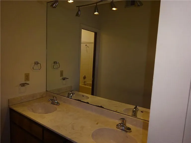 3200 Duval St #204 — Photo 11