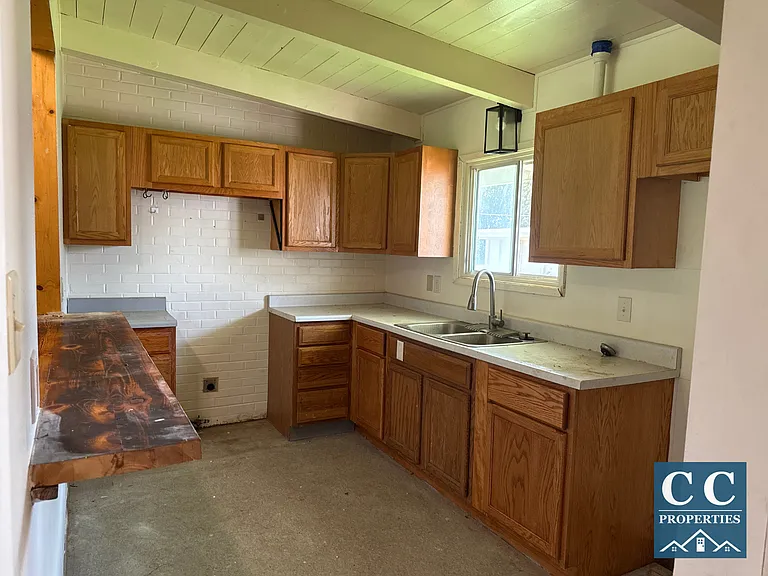 2822 Meek Ave — Photo 5