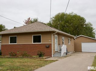 925 N 7th St, Murphysboro, IL 62966