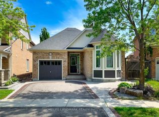 27 Williamson Family Holw, Newmarket, ON L3X3K3