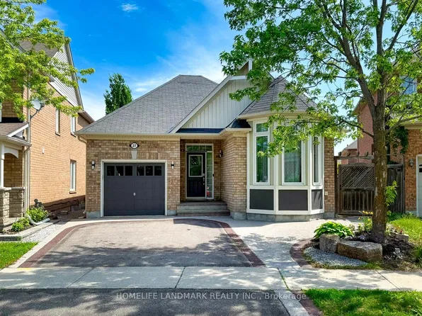 27 Williamson Family Holw, Newmarket, ON L3X 3K3