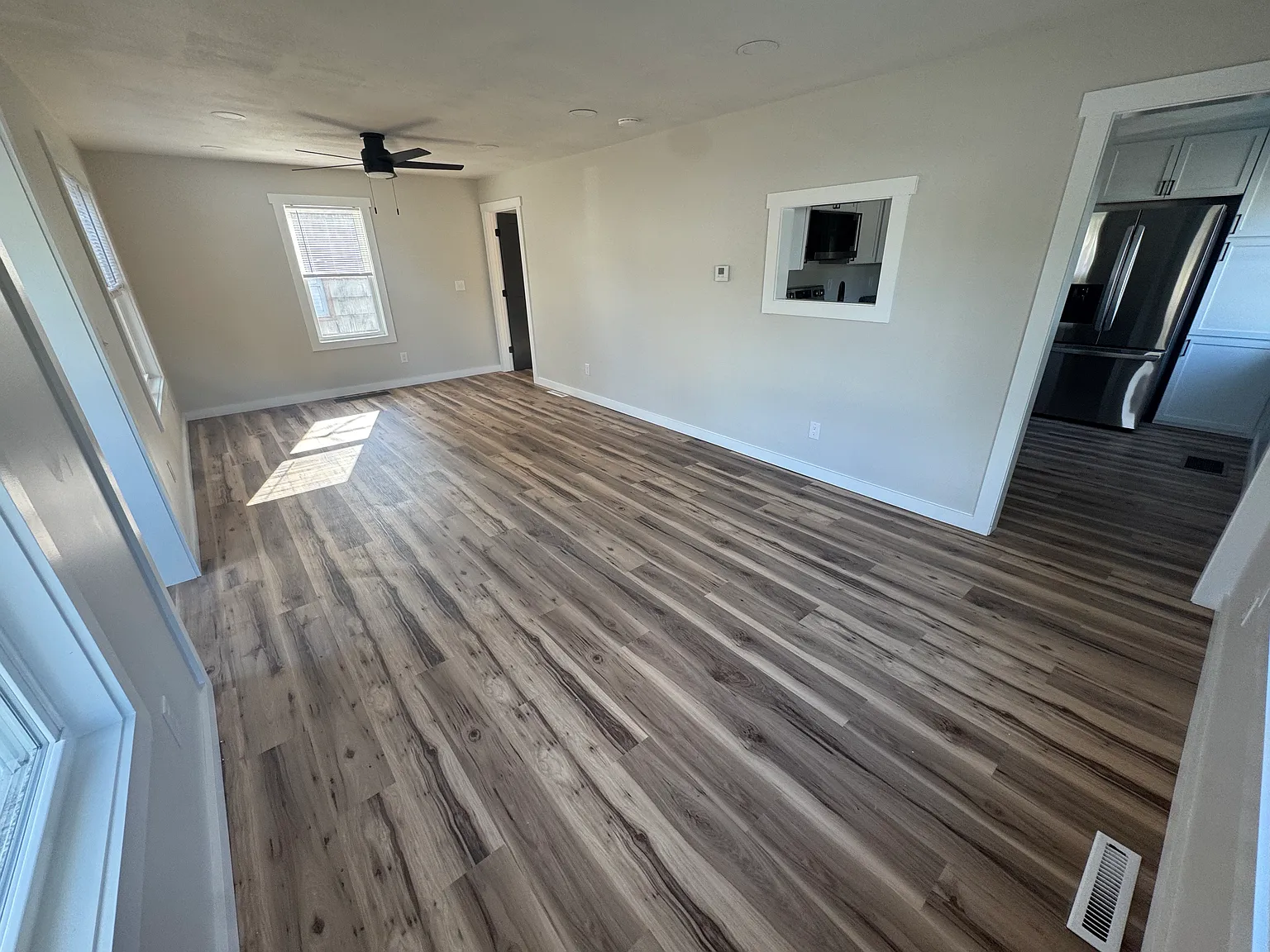 3 bed, 1296 sqft, $2,300 — Photo 2
