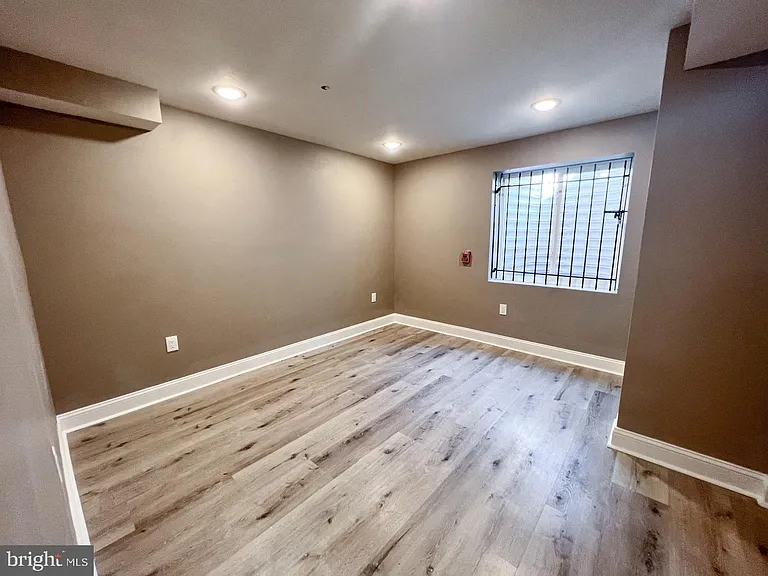 1429 W Diamond St #1R — Photo 13