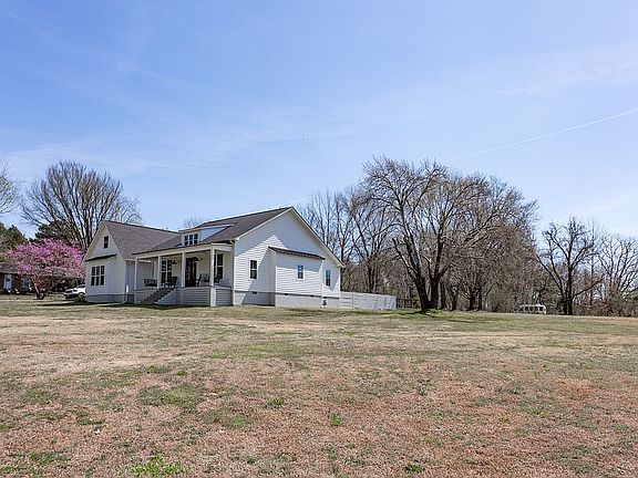 5th image of 10 Sunnyside Dr