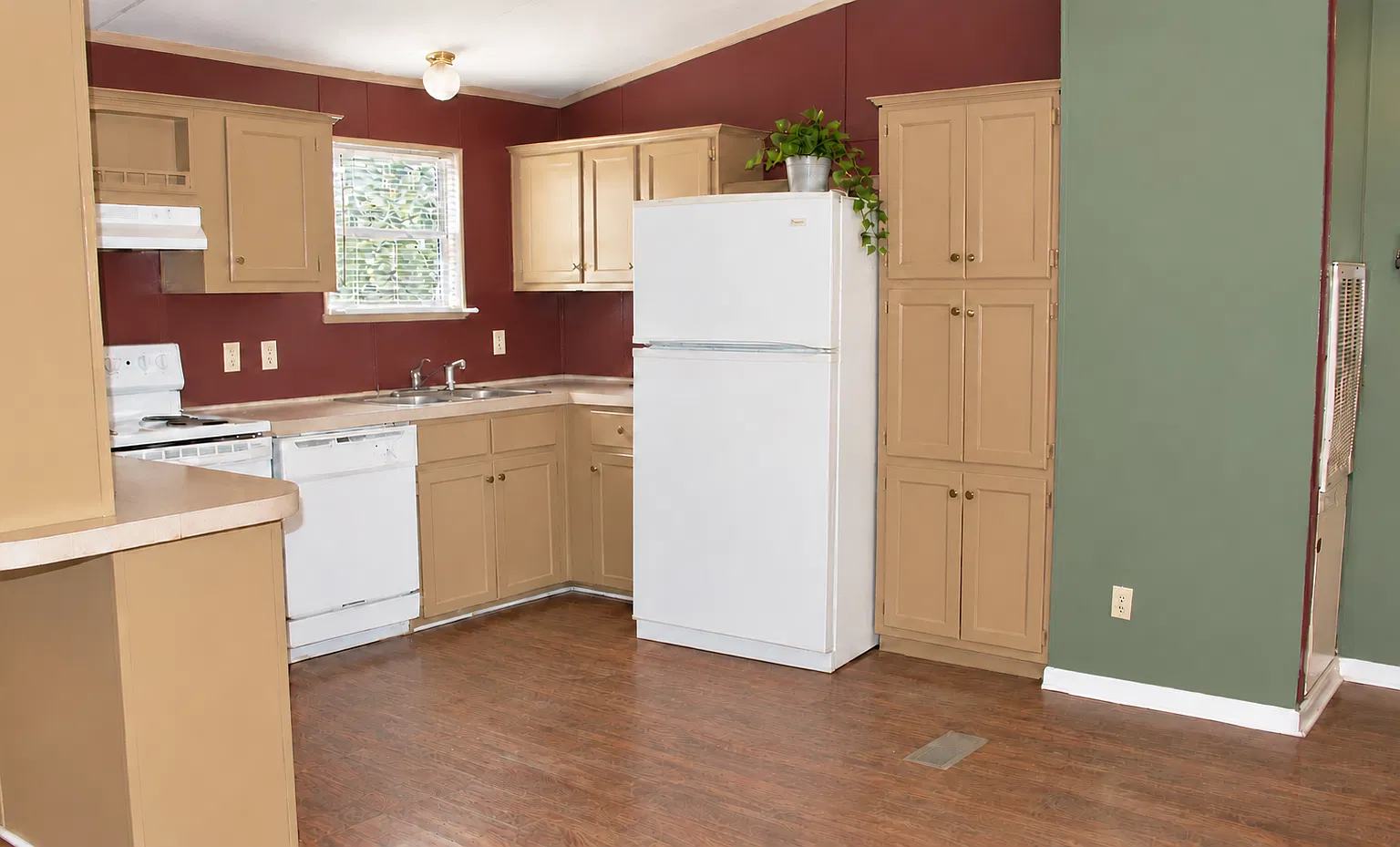 3 bed, 1294 sqft, $1,350 — Photo 3