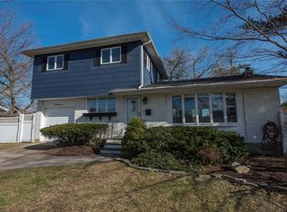 19 Amboy Rd, Oakdale, NY 11769