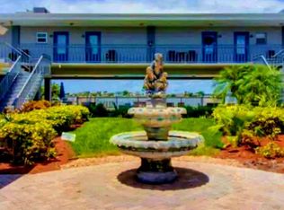 16 Paradise Ln #201, Treasure Island, FL 33706