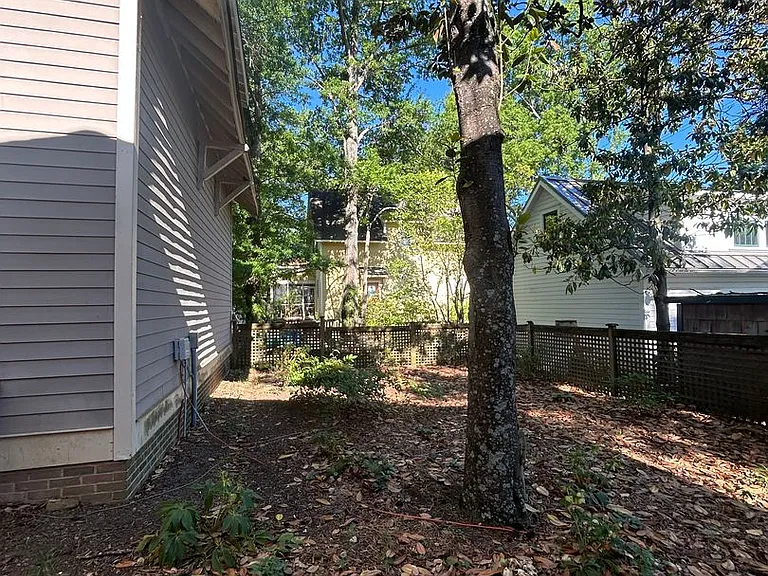 839 Onslow St — Photo 8