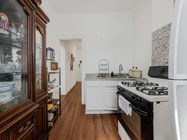 2884 Valentine Avenue image 12 of 26