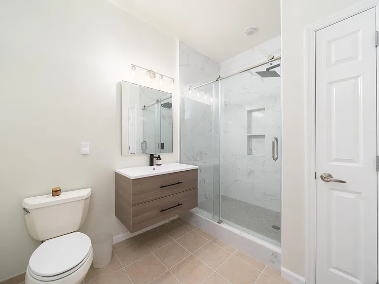 1300 Grand St #418 — Photo 14