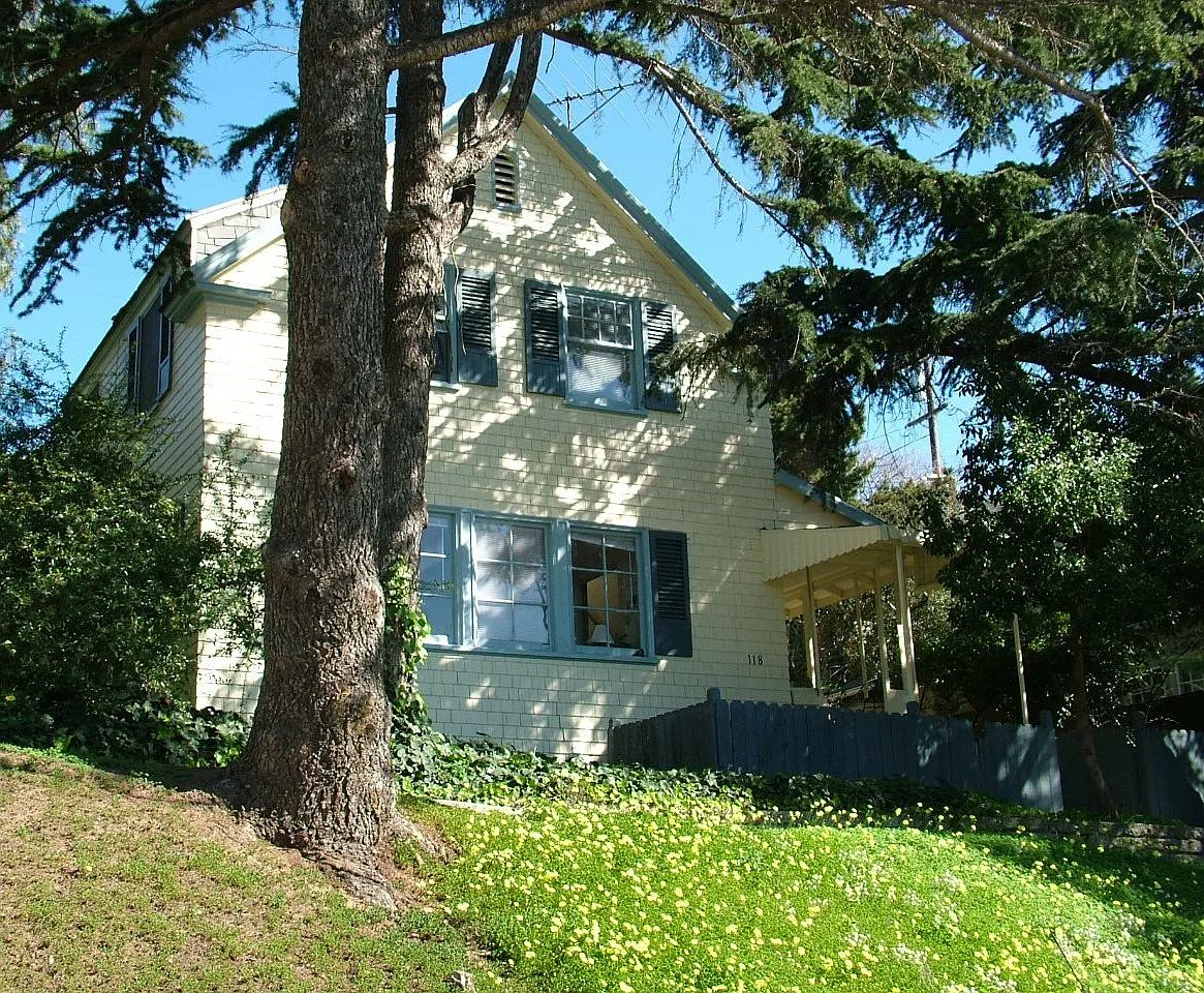 3 bed, 966 sqft, $2,850 — Photo 1