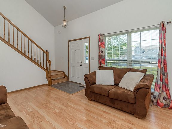 2nd image of 2400 Applewood Ln