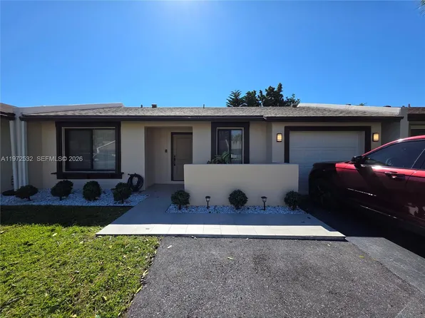 15619 Bottlebrush Cir, Delray Beach, FL 33484