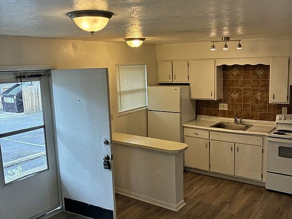 2nd image of 4115 Pinecroft Dr #15-04