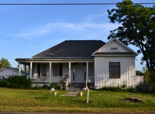 932 E Main St, Yorktown, TX 78164