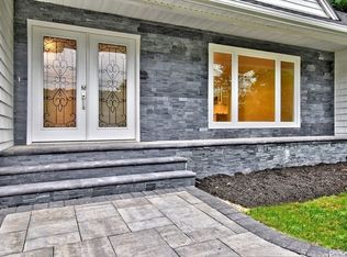 361 Mac Arthur Blvd, Hauppauge, NY 11788