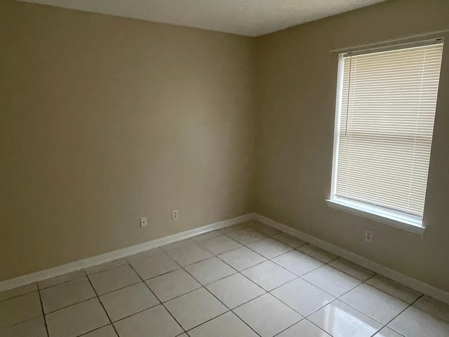 3 bed, 1042 sqft, $1,500 — Photo 4