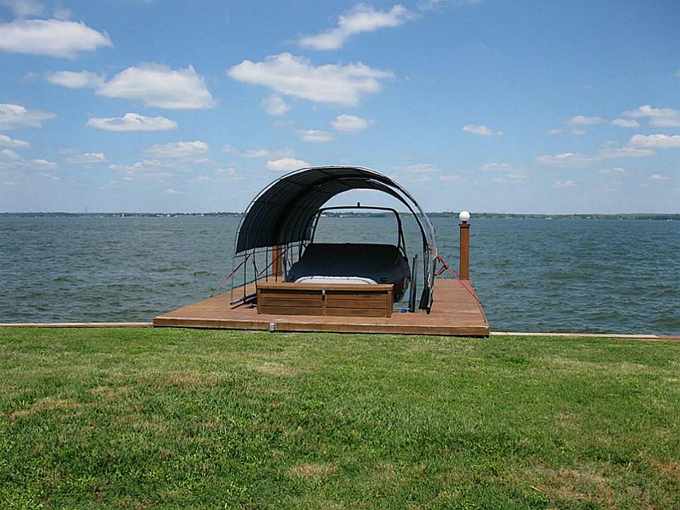 INCREDIBLE VIEW!!! Bulkhead and dock replaced in 2009. With lift and cover