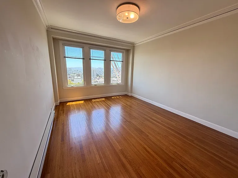 2065 California St #7061R — Photo 1