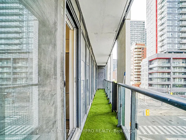 251 Jarvis St #315 — Photo 36