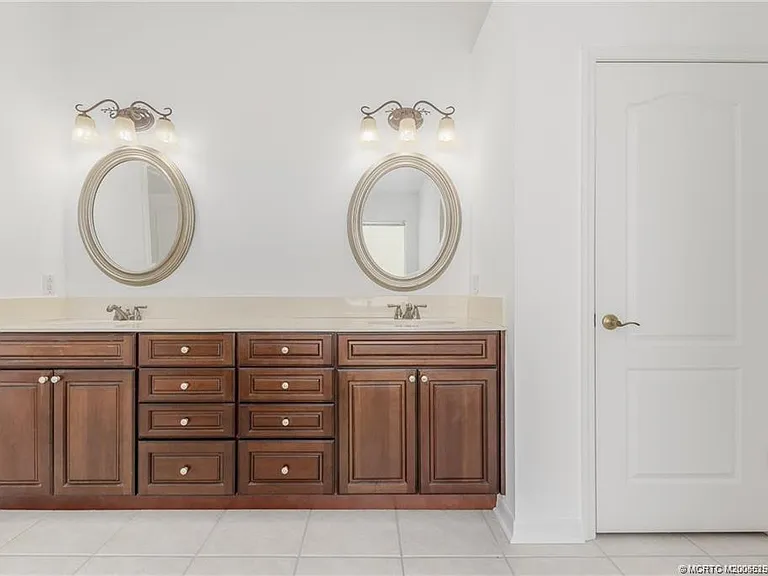 376 NW Canna Way — Photo 17