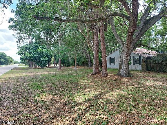 3rd image of 7534 McDaniel Dr