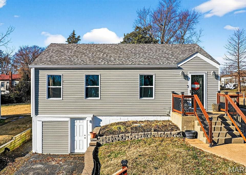 1st image of 1923 Clare Ct