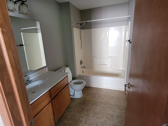 4th image of 225 E College Ave