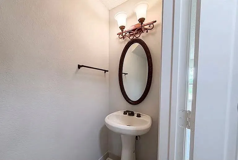 4 bed, 2125 sqft, $2,295 — Photo 4