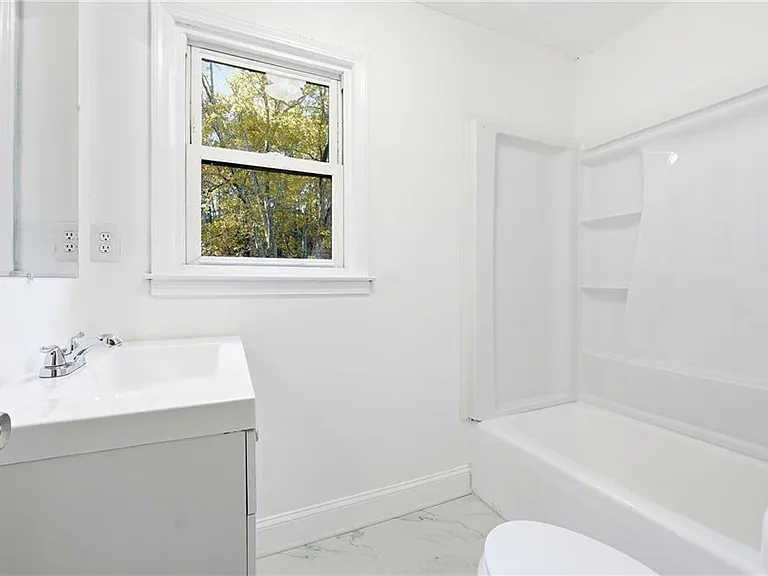 6917 Laurelwood Dr — Photo 11