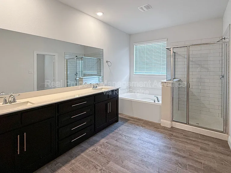 2912 Log Cabin Dr — Photo 13