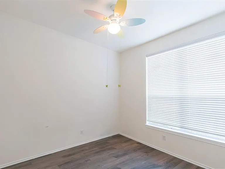 234 Silvercreek Dr — Photo 12
