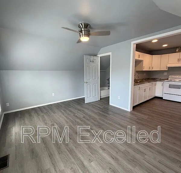 717 W Stewart #C — Photo 1