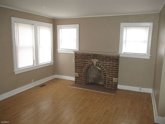 5. 728 S Broadview, Living Room (1)