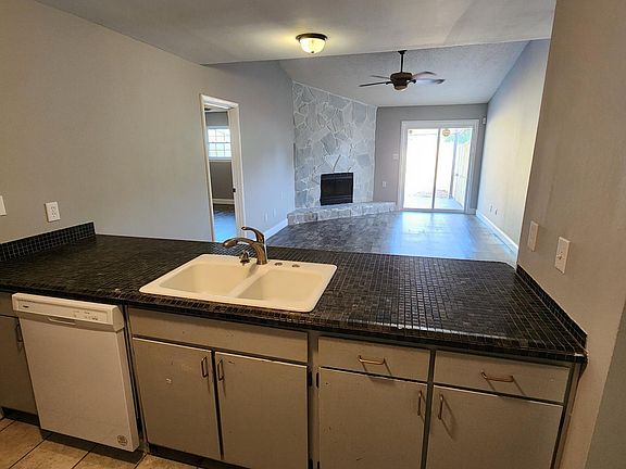 3rd image of 104 Villa North Ct