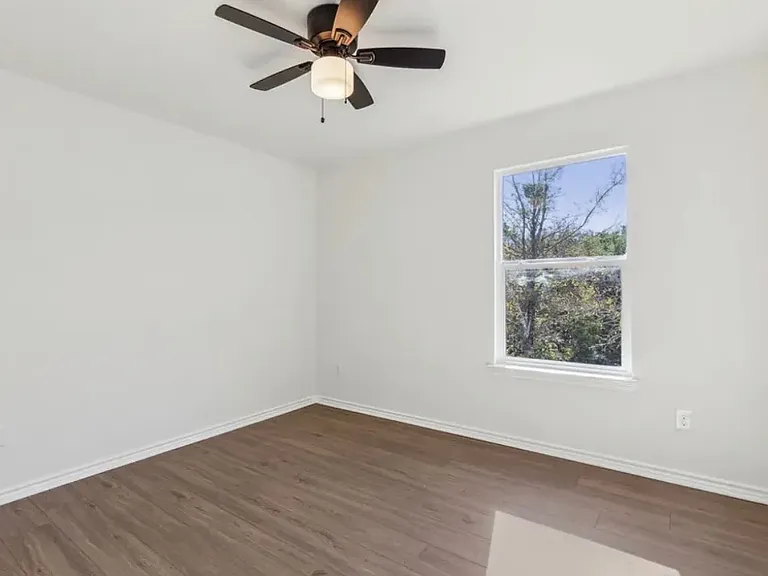 2500 Houston Dr — Photo 3