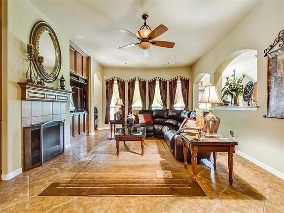 4th image of 2202 Chincho Dr