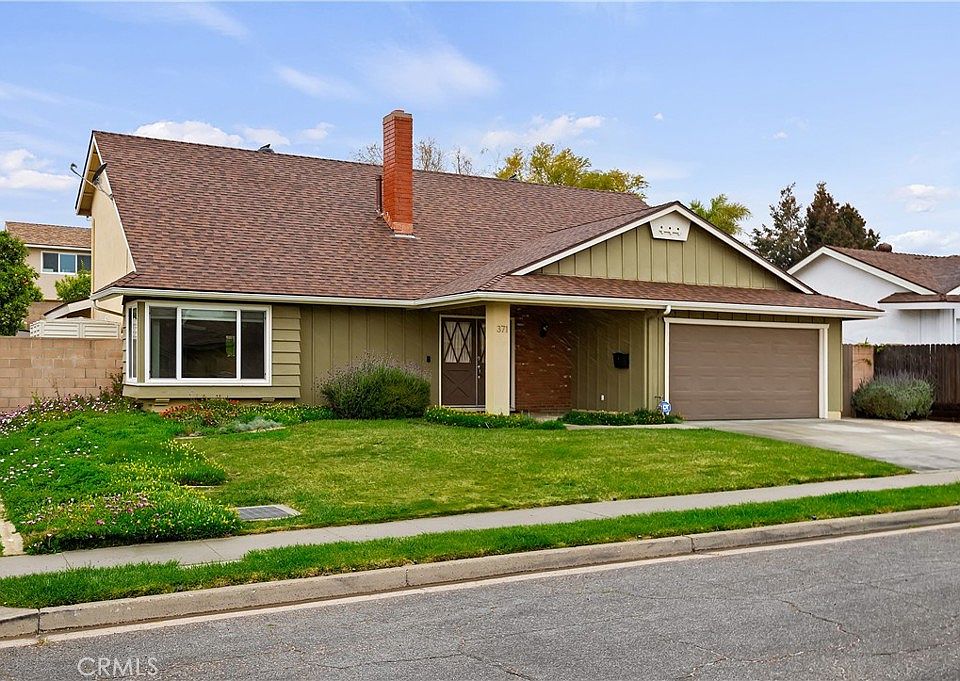 1st image of 371 Dunsmuir Ave