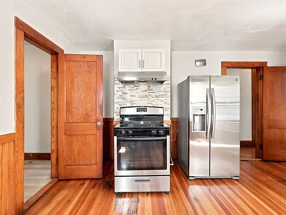 4th image of 90 Homes Ave