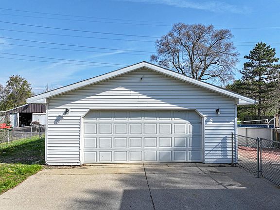 3rd image of 3293 E Pierson Rd